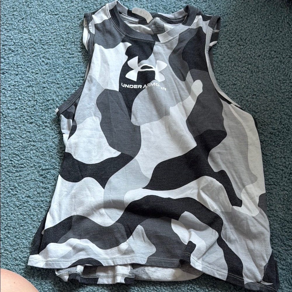 Under Armour Black & Gray Camo Sleeveless Athletic Tank